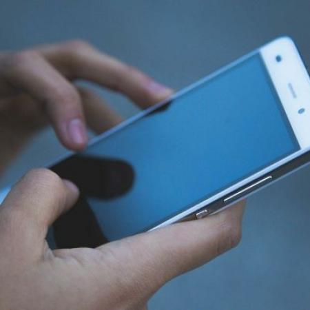 Россиян предупредили о новых схемах мошенников в майские праздники Россиян предупредили о новых схемах мошенников в майские праздники