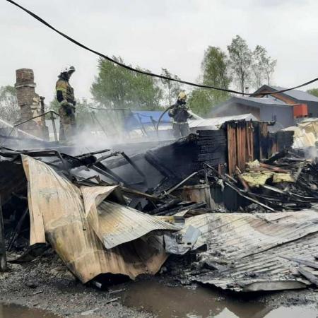 В Уфе пожар уничтожил 5 дачных домиков