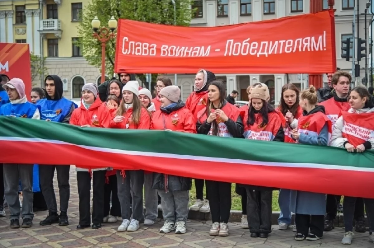 
        Рустам Минниханов поздравил жителей Татарстана с Днём Победы    