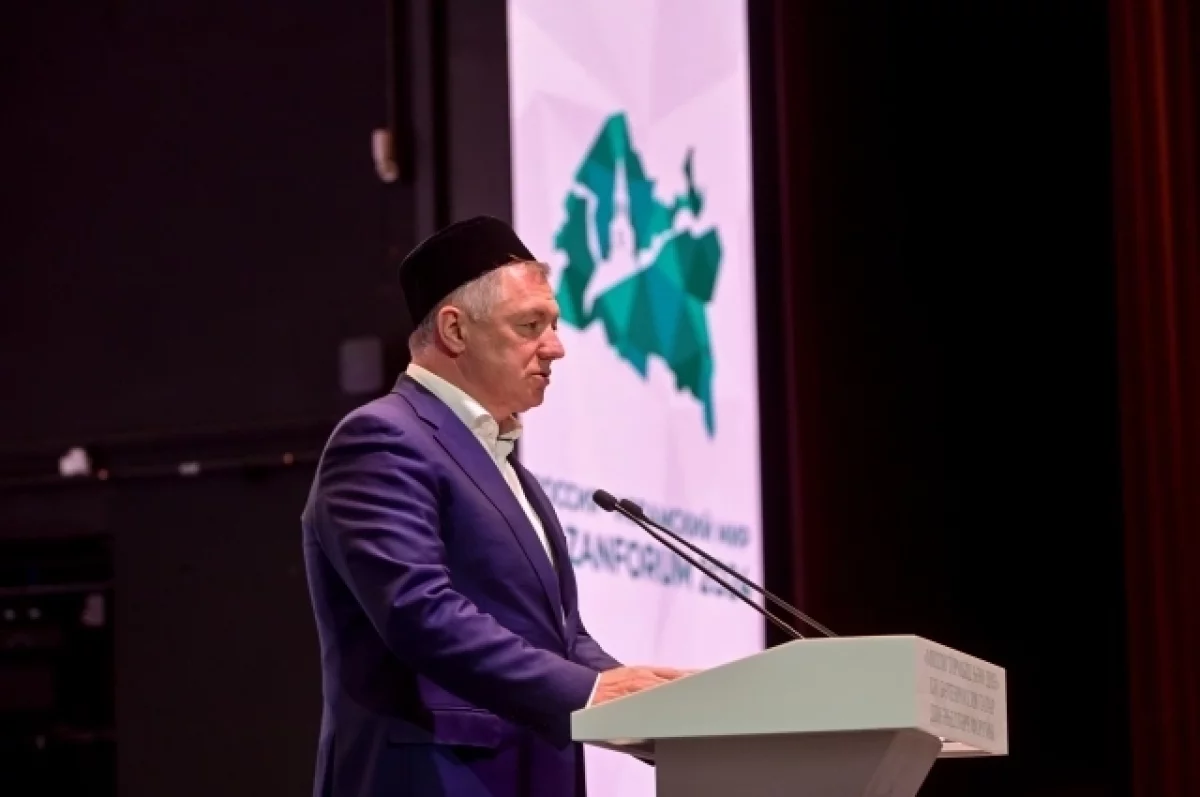 
        Хуснуллин выступил на Всероссийском форуме татарских религиозных деятелей    