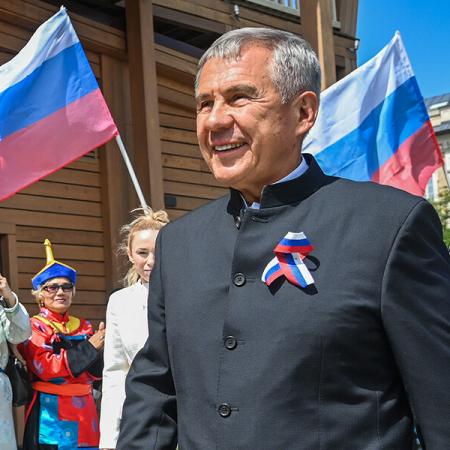 Минниханов поздравил татарстанцев с Днем России