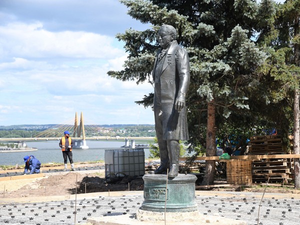 Новая гранитная лестница, лабиринт из кизильника и кафе правильного питания – в Казани комплексно благоустраивают детский парк и сад Фукса Новая гранитная лестница, лабиринт из кизильника и кафе правильного питания – в Казани комплексно благоустраивают детский парк и сад Фукса