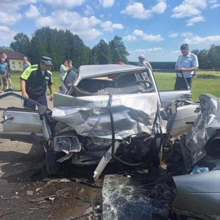 На трассе в Татарстане пять человек погибли в лобовом столкновении легковушек