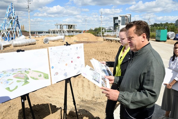 Новая гранитная лестница, лабиринт из кизильника и кафе правильного питания – в Казани комплексно благоустраивают детский парк и сад Фукса Новая гранитная лестница, лабиринт из кизильника и кафе правильного питания – в Казани комплексно благоустраивают детский парк и сад Фукса