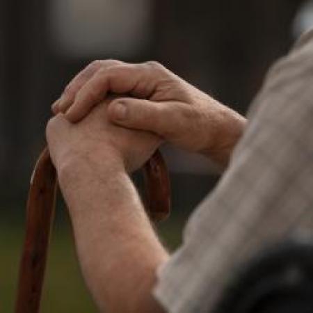 Госдума приняла закон об индексации пенсий работающим пенсионерам с 2025-го