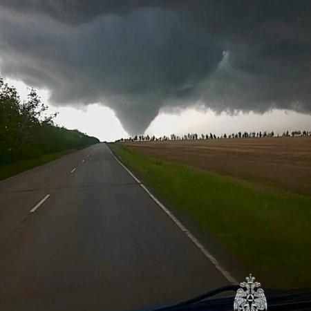 В Башкортостане прошел смерч &ndash; повреждены два автомобиля и линии электропередачи