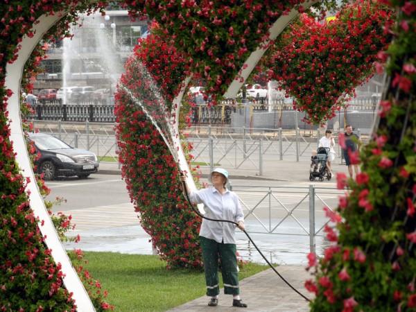 Ильсур Метшин поручил усилить в Казани работу по поливу зеленых насаждений