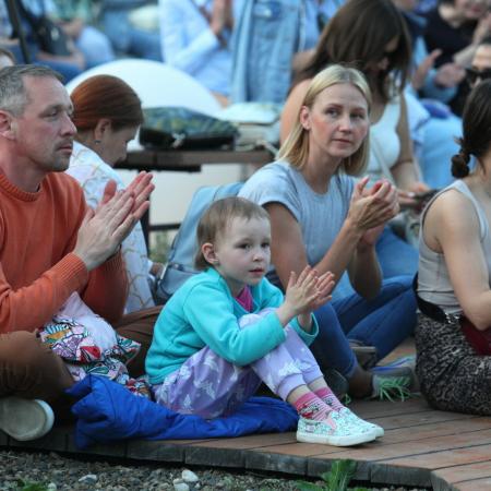 Путин утвердил ежегодную выплату для семей с двумя и более детьми