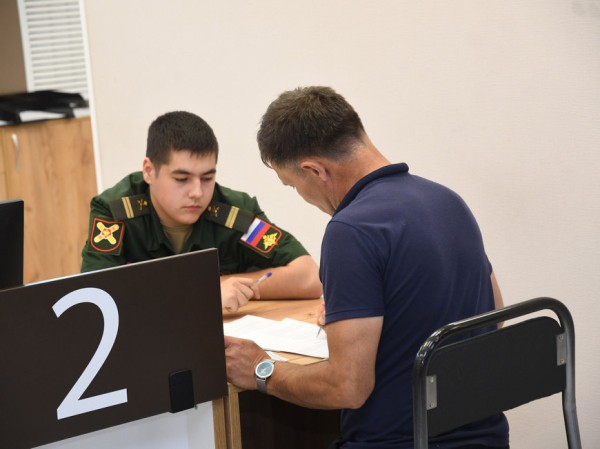 В центре &laquo;Батыр&raquo; казанцы могут заключить контракт на прохождение военной службы