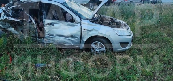 В Татарстане после столкновения с микроавтобусом погибла пассажирка «Гранты» В Татарстане после столкновения с микроавтобусом погибла пассажирка «Гранты»