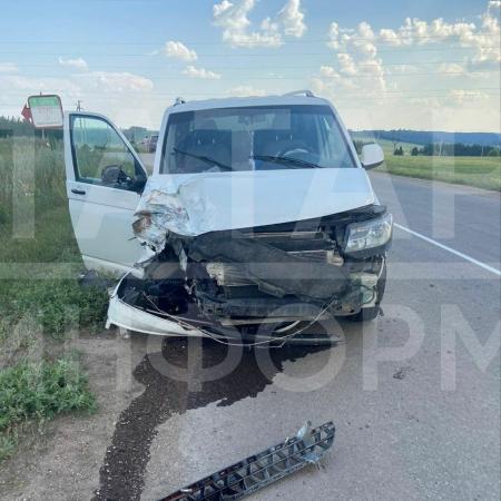 В Татарстане после столкновения с микроавтобусом погибла пассажирка «Гранты» В Татарстане после столкновения с микроавтобусом погибла пассажирка «Гранты»