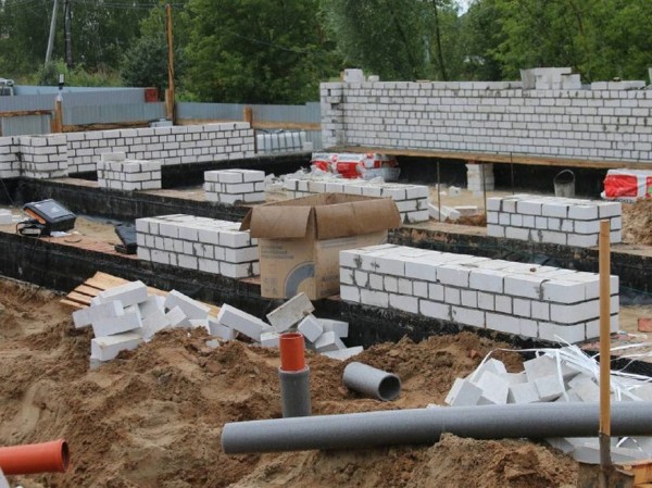 Центр врача общей практики и педиатра в поселке Борисоглебское готов почти на 30% Центр врача общей практики и педиатра в поселке Борисоглебское готов почти на 30%