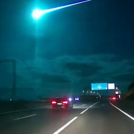 Жители Турции увидели падающий метеорит