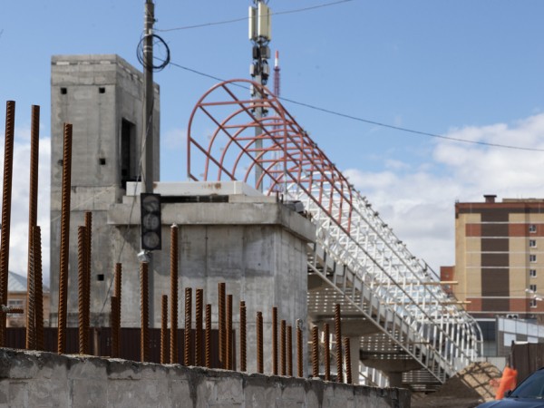 На Горьковском шоссе установят первый из пяти надземных пешеходных переходов