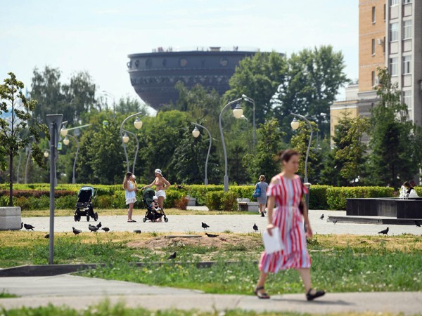 Ильсур Метшин поручил усилить в Казани работу по поливу зеленых насаждений