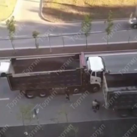 В Казани оштрафовали водителей грузовиков, перекрывших дорогу для чтения намаза В Казани оштрафовали водителей грузовиков, перекрывших дорогу для чтения намаза