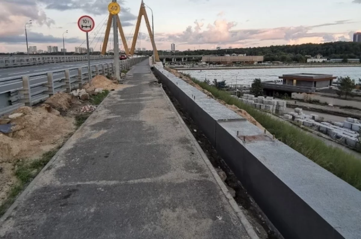 Вместо панорамы серая стена. Мост «Миллениум» перекроют ради VIP-отелей
Вместо панорамы серая стена. Мост «Миллениум» перекроют ради VIP-отелей