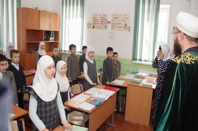 
        Пацаны, в ружьё. Детей начнут готовить к военной службе с 8 класса    