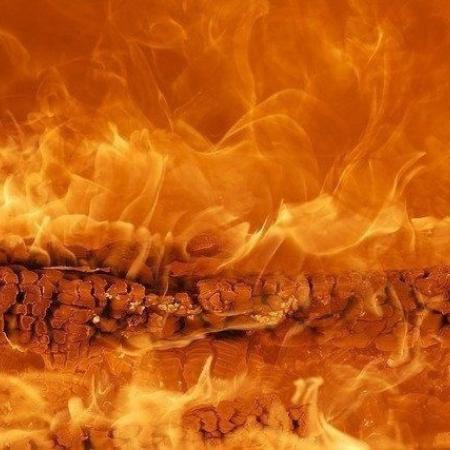 Взрыв прогремел на газопроводе нефтехимического предприятия в Башкирии