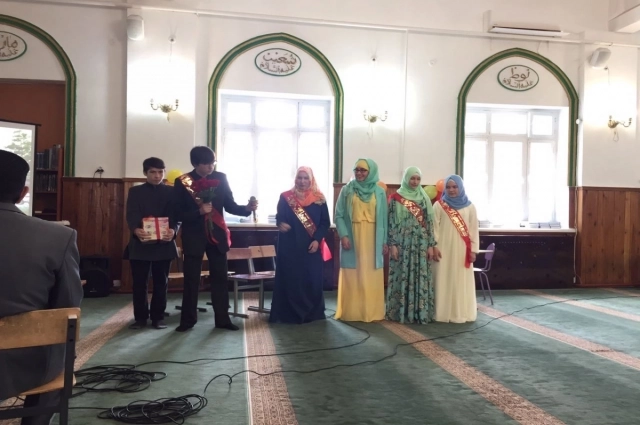 
        Коран, хиджаб и тюбетей. Как и чему учат детей в исламских школах России    