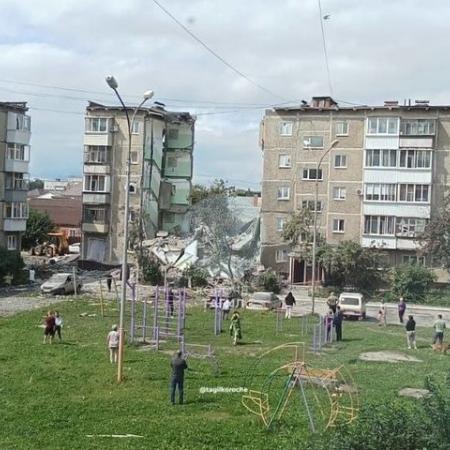 В Нижнем Тагиле полностью обрушился подъезд пятиэтажного жилого дома