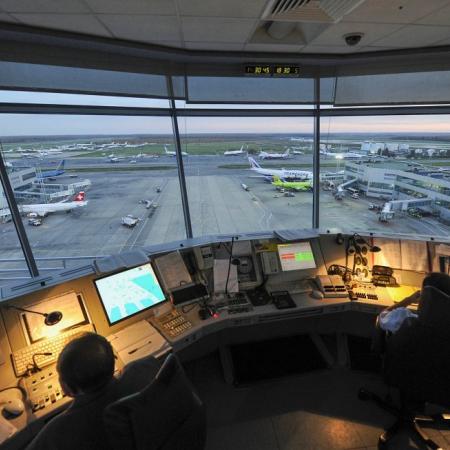 Очень хотел улететь: Пассажир опоздал на рейс и попытался самостоятельно догнать свой самолет