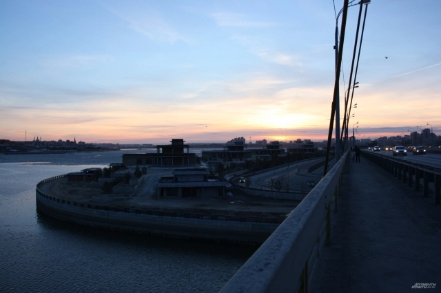 Вместо панорамы серая стена. Мост «Миллениум» перекроют ради VIP-отелей
Вместо панорамы серая стена. Мост «Миллениум» перекроют ради VIP-отелей