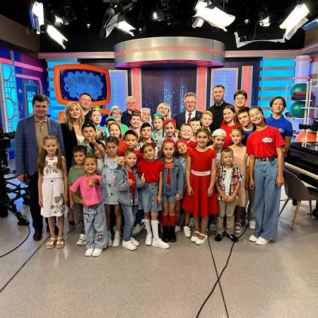 Студию телеканала «ШАЯН ТВ» посетили почетные гости Студию телеканала «ШАЯН ТВ» посетили почетные гости