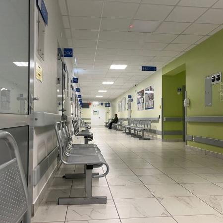 Мужчину смогли "вытащить с того света" после удара током в 27 тысяч вольт