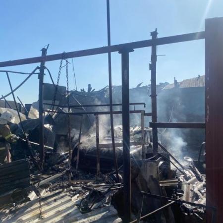 Ни дома, ни машин: у пенсионера из Тукаевского района сгорело все имущество Ни дома, ни машин: у пенсионера из Тукаевского района сгорело все имущество