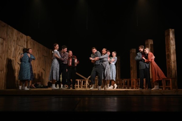 Состоялась премьера спектакля &laquo;Родные люди&raquo; (ФОТО)