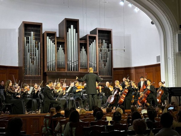 Впервые в Москве прошел грандиозный концерт оркестра театра Камала Впервые в Москве прошел грандиозный концерт оркестра театра Камала