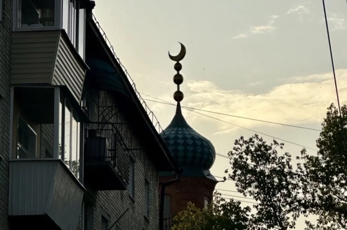 Спустя сто лет на минарет Белой мечети в Казани вернули полумесяц
Спустя сто лет на минарет Белой мечети в Казани вернули полумесяц