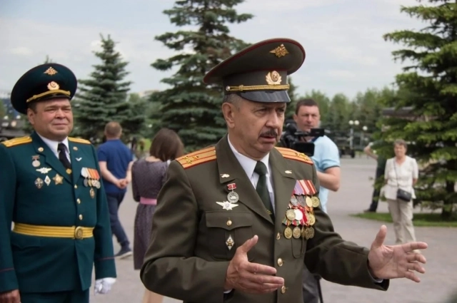 
        Товарищ начштаба. В Казани жестоко убит полковник-танкист    