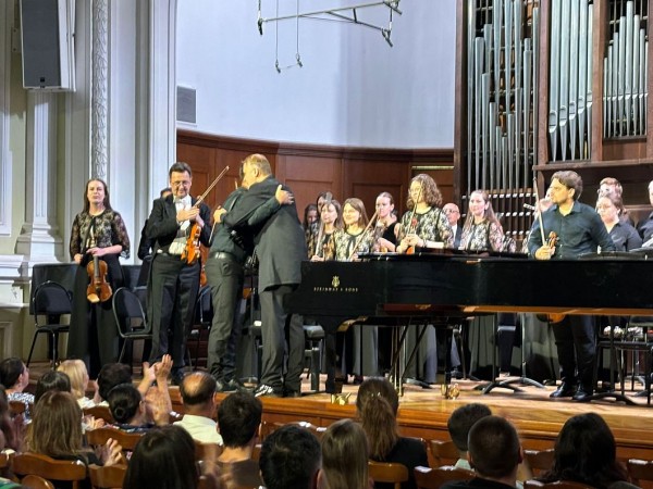 Впервые в Москве прошел грандиозный концерт оркестра театра Камала Впервые в Москве прошел грандиозный концерт оркестра театра Камала