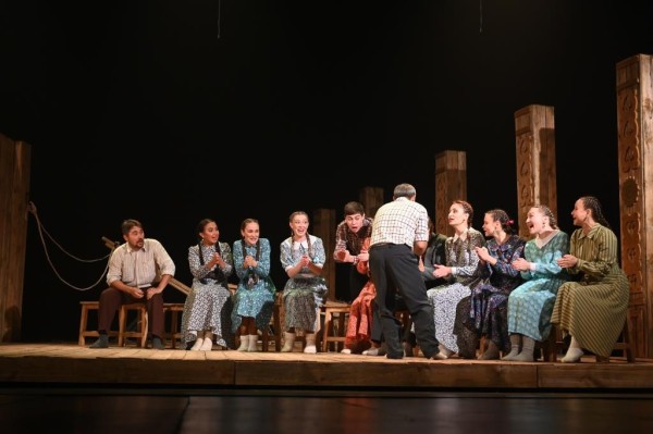 Состоялась премьера спектакля &laquo;Родные люди&raquo; (ФОТО)