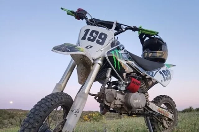 На улице Чуйкова босая женщина с ребенком выпрашивает деньги на алкоголь
На улице Чуйкова босая женщина с ребенком выпрашивает деньги на алкоголь