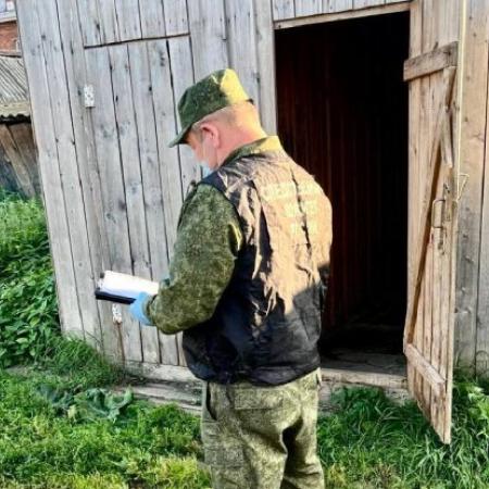 Тело младенца нашли в выгребной яме - родителей ищут