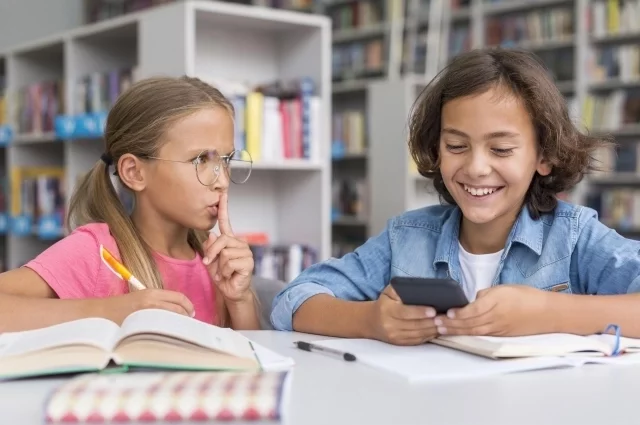 
        В Челнах школьник младшеклассник поджег школу и сбежал домой    