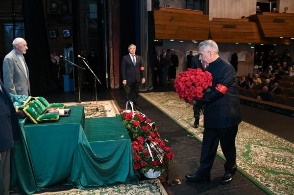 В театре Камала простились с народным артистом РФ и ТАССР Ринатом Тазетдиновым (ФОТО)