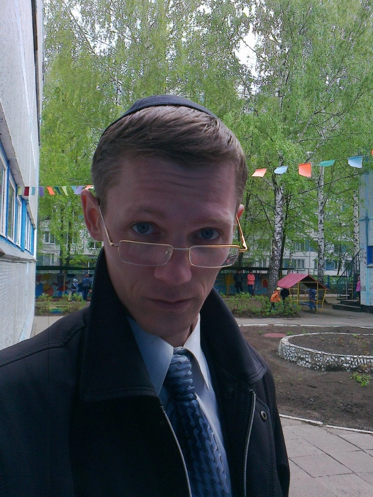 
        Ушёл от жены, стал Авраамом. Челны проводили отца 14 детей, павшего в бою    