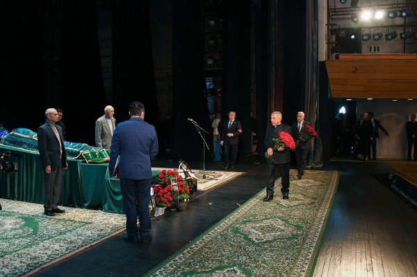 В театре Камала простились с народным артистом РФ и ТАССР Ринатом Тазетдиновым (ФОТО)