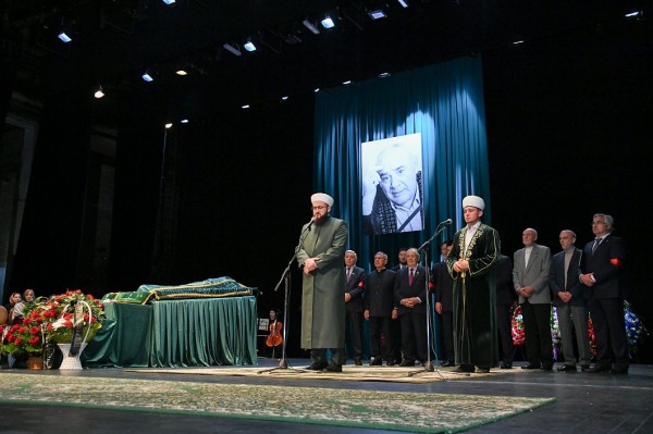 В театре Камала простились с народным артистом РФ и ТАССР Ринатом Тазетдиновым (ФОТО)