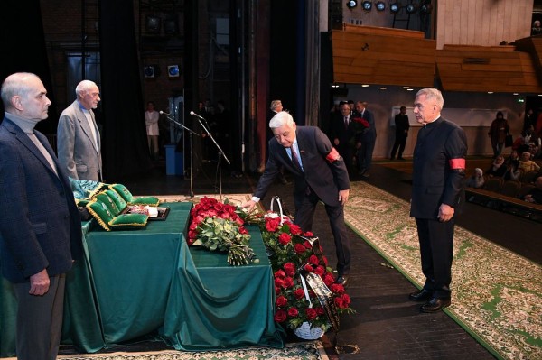 В театре Камала простились с народным артистом РФ и ТАССР Ринатом Тазетдиновым (ФОТО)