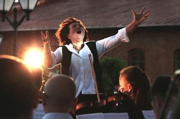 
        Пой свою мелодию! Певица о бардах, бизнесе и необитаемом острове    