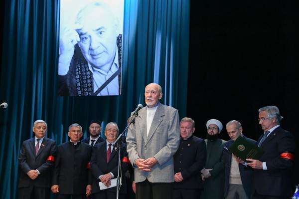 В театре Камала простились с народным артистом РФ и ТАССР Ринатом Тазетдиновым (ФОТО)