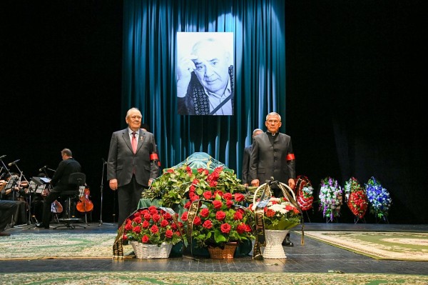 В театре Камала простились с народным артистом РФ и ТАССР Ринатом Тазетдиновым (ФОТО)