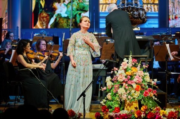 
        Пой свою мелодию! Певица о бардах, бизнесе и необитаемом острове    