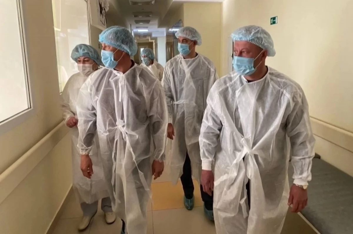 
        Отравившихся в школе Нижнекамска детей навестил глава этого города    