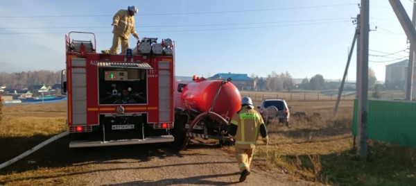 В Кукморском районе пожарные предотвратили распространение огня на жилой дом